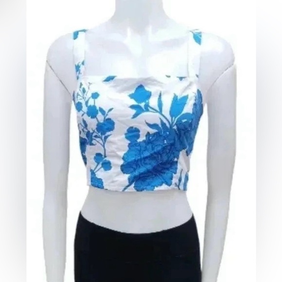 C by one NWT Blue  Floral Crop Top Size Large - Picture 1 of 7